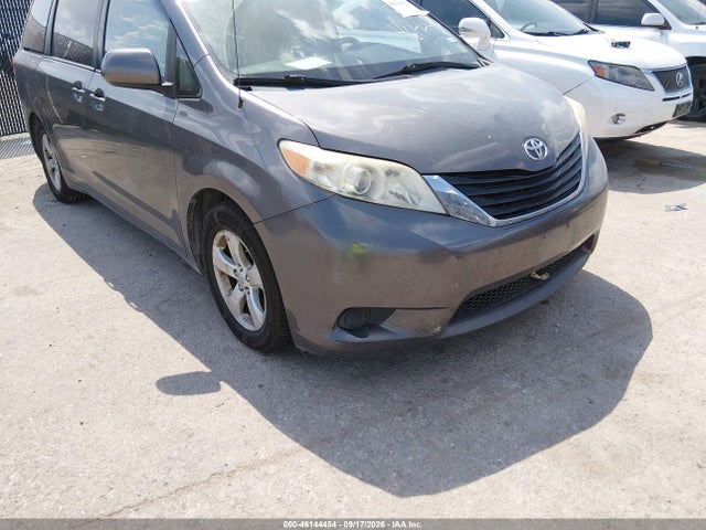 2013 Toyota Sienna Le V6 8 Passenger მანქანა იყიდება აუქციონზე, vin: 5TDKK3DC8DS310490, აუქციონის ნომერი: 46144454