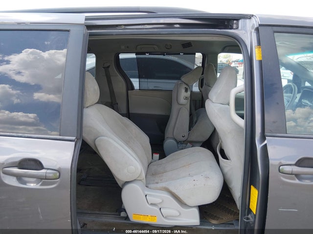 2013 Toyota Sienna Le V6 8 Passenger მანქანა იყიდება აუქციონზე, vin: 5TDKK3DC8DS310490, აუქციონის ნომერი: 46144454