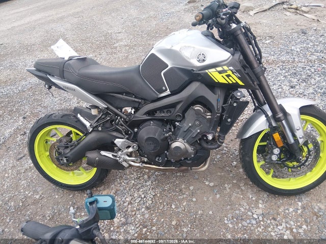 Yamaha FZ09 2017 JYARN53E8HA000584 Image 12