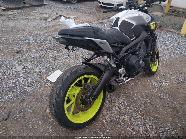 Yamaha FZ09 2017 JYARN53E8HA000584 Image 4