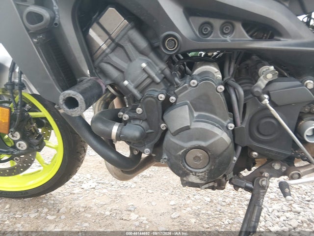Yamaha FZ09 2017 JYARN53E8HA000584 Image 9