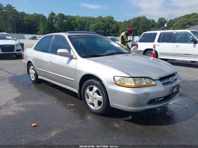 46144786 :رقم المزاد ، 1HGCG565XXA073388 vin ، 1999 Honda Accord Ex مزاد بيع