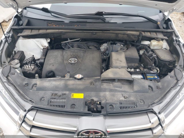 Toyota Highlander Limited 2018 5TDYZRFH2JS240594 Image 10