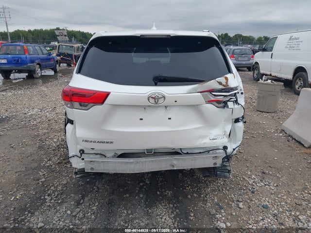 Toyota Highlander Limited 2018 5TDYZRFH2JS240594 Image 17