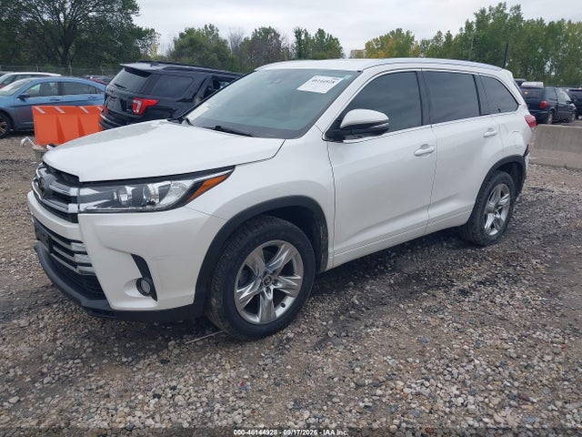 Toyota Highlander Limited 2018 5TDYZRFH2JS240594 Image 2