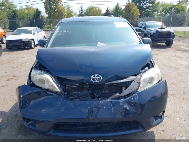 46145119 :رقم المزاد ، 5TDYK3DC4CS258168 vin ، 2012 Toyota Sienna Xle V6 8 Passenger مزاد بيع