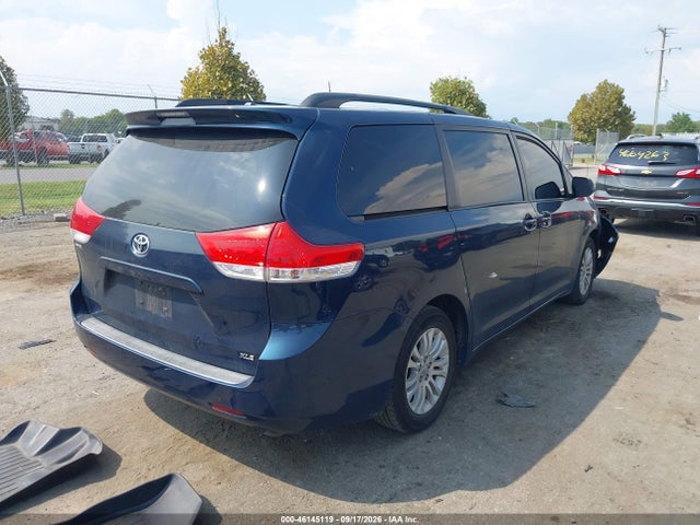 46145119 :رقم المزاد ، 5TDYK3DC4CS258168 vin ، 2012 Toyota Sienna Xle V6 8 Passenger مزاد بيع