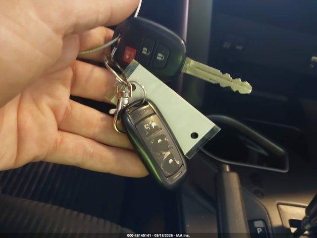 Продажа на аукционе авто 2017 Toyota Rav4 Le, vin: JTMBFREV4HJ132197, номер лота: 46145141