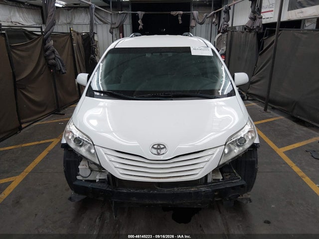 Продаж на аукціоні авто 2017 Toyota Sienna Le 8 Passenger, vin: 5TDKZ3DC4HS855460, номер лоту: 46145223