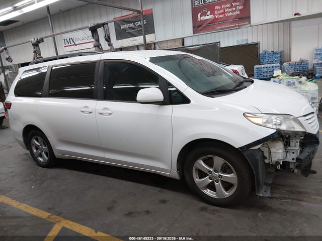 Продаж на аукціоні авто 2017 Toyota Sienna Le 8 Passenger, vin: 5TDKZ3DC4HS855460, номер лоту: 46145223