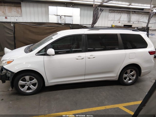 Продаж на аукціоні авто 2017 Toyota Sienna Le 8 Passenger, vin: 5TDKZ3DC4HS855460, номер лоту: 46145223