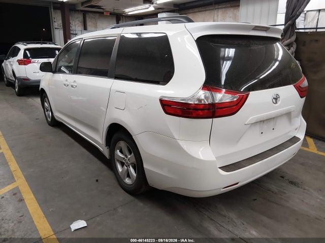 Продаж на аукціоні авто 2017 Toyota Sienna Le 8 Passenger, vin: 5TDKZ3DC4HS855460, номер лоту: 46145223