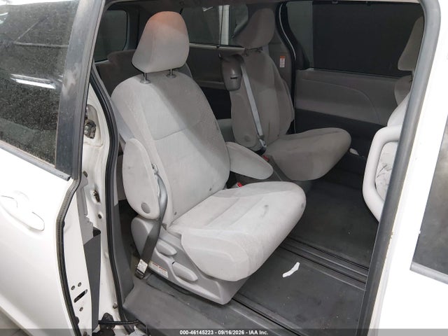 Продаж на аукціоні авто 2017 Toyota Sienna Le 8 Passenger, vin: 5TDKZ3DC4HS855460, номер лоту: 46145223