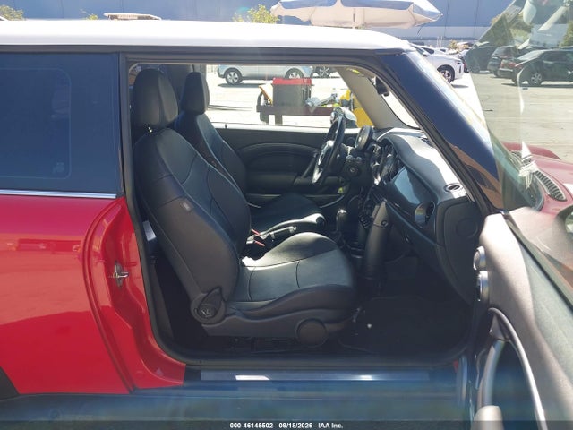 2005 Mini Cooper მანქანა იყიდება აუქციონზე, vin: WMWRC33405TJ63779, აუქციონის ნომერი: 46145502