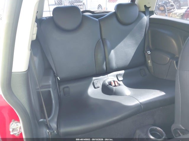 2005 Mini Cooper მანქანა იყიდება აუქციონზე, vin: WMWRC33405TJ63779, აუქციონის ნომერი: 46145502