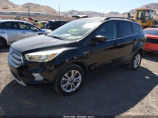Ford ESCAPE SE 2018 1FMCU9GDXJUA10829 Image 2