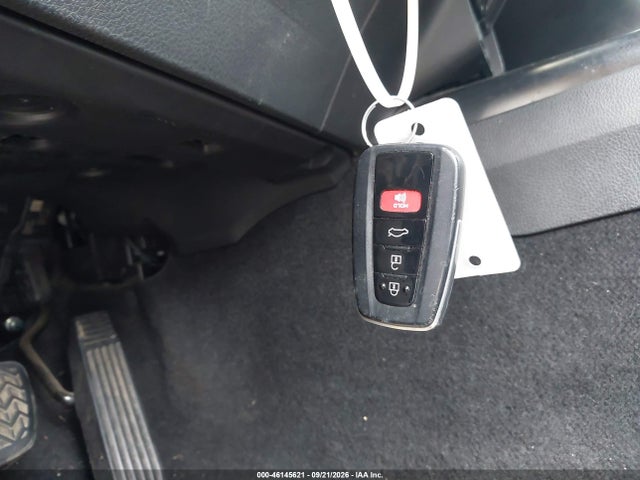 46145621 :رقم المزاد ، 4T1B61HK0KU299693 vin ، 2019 Toyota Camry Xse مزاد بيع