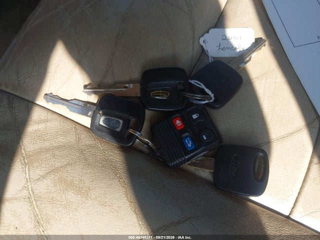 Продажа на аукционе авто 2001 Lincoln Town Car Executive, vin: 1LNHM81W91Y724535, номер лота: 46146371