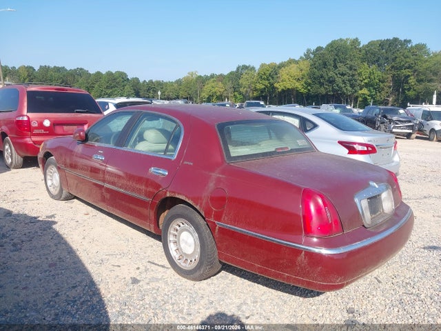 Продажа на аукционе авто 2001 Lincoln Town Car Executive, vin: 1LNHM81W91Y724535, номер лота: 46146371