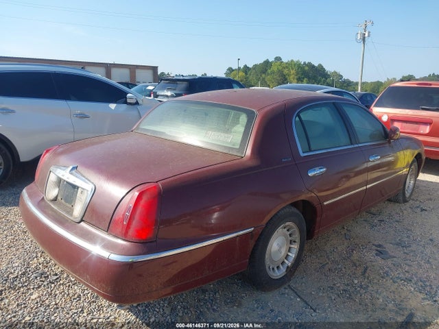 Продажа на аукционе авто 2001 Lincoln Town Car Executive, vin: 1LNHM81W91Y724535, номер лота: 46146371