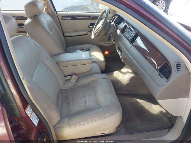Продажа на аукционе авто 2001 Lincoln Town Car Executive, vin: 1LNHM81W91Y724535, номер лота: 46146371