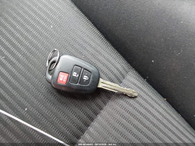 2017 Toyota Rav4 Le მანქანა იყიდება აუქციონზე, vin: JTMBFREV0HJ136912, აუქციონის ნომერი: 46146453