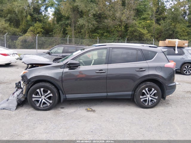 2017 Toyota Rav4 Le მანქანა იყიდება აუქციონზე, vin: JTMBFREV0HJ136912, აუქციონის ნომერი: 46146453
