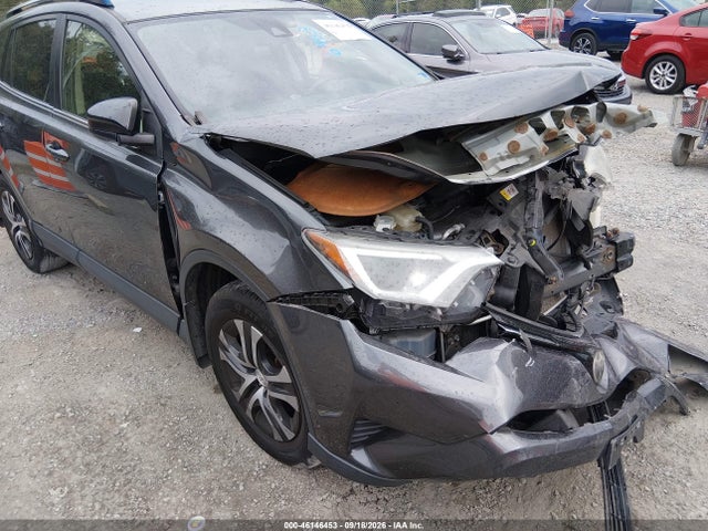 2017 Toyota Rav4 Le მანქანა იყიდება აუქციონზე, vin: JTMBFREV0HJ136912, აუქციონის ნომერი: 46146453