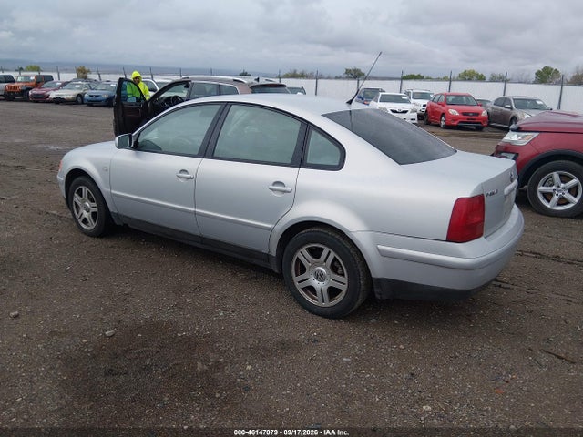 46147079 :رقم المزاد ، WVWEH63B61E033166 vin ، 2001 Volkswagen Passat Glx مزاد بيع