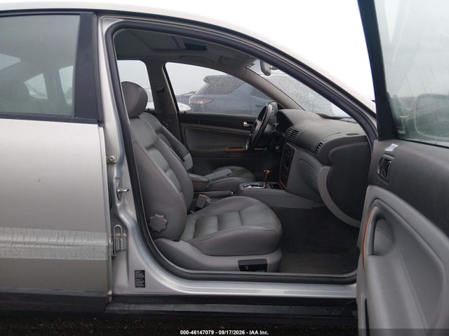 46147079 :رقم المزاد ، WVWEH63B61E033166 vin ، 2001 Volkswagen Passat Glx مزاد بيع