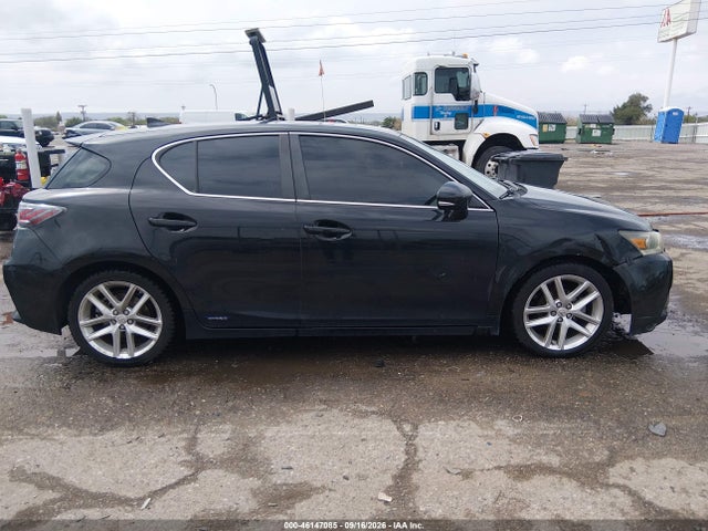 Lexus CT 200H 2015 JTHKD5BH6F2250416 Image 13