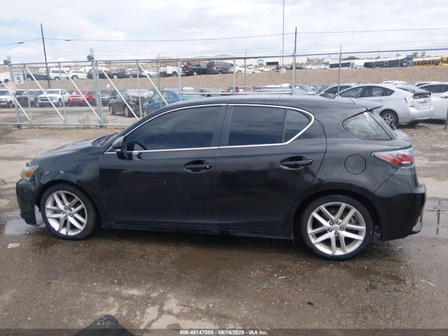 Lexus CT 200H 2015 JTHKD5BH6F2250416 Image 14