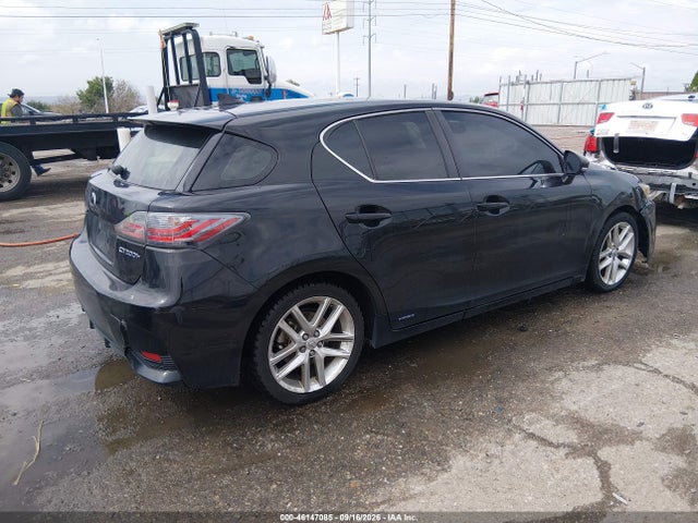 Lexus CT 200H 2015 JTHKD5BH6F2250416 Image 4