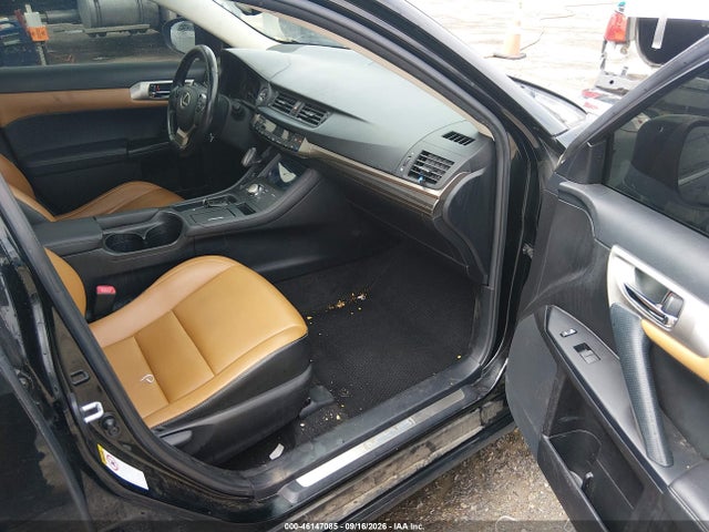 Lexus CT 200H 2015 JTHKD5BH6F2250416 Image 5