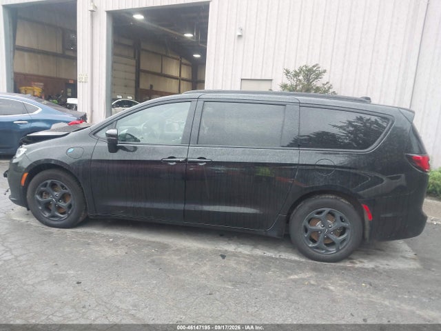 Продажа на аукционе авто 2021 Chrysler Pacifica Hybrid Limited, vin: 2C4RC1S7XMR586541, номер лота: 46147195