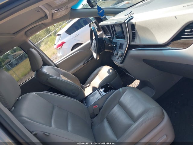 46147279 :رقم المزاد ، 5TDDZ3DC6HS179702 vin ، 2017 Toyota Sienna Xle 7 Passenger مزاد بيع