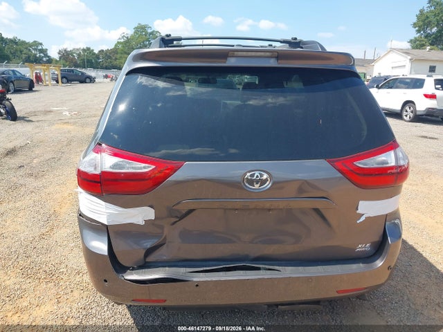 46147279 :رقم المزاد ، 5TDDZ3DC6HS179702 vin ، 2017 Toyota Sienna Xle 7 Passenger مزاد بيع