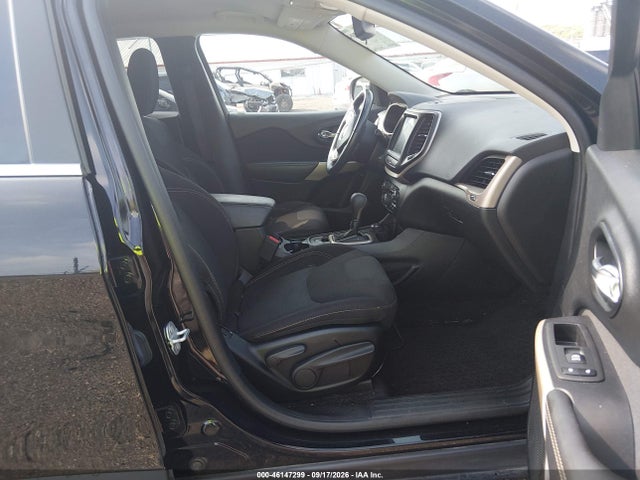 Продажа на аукционе авто 2017 Jeep Cherokee Latitude 4x4, vin: 1C4PJMCS2HD217974, номер лота: 46147299