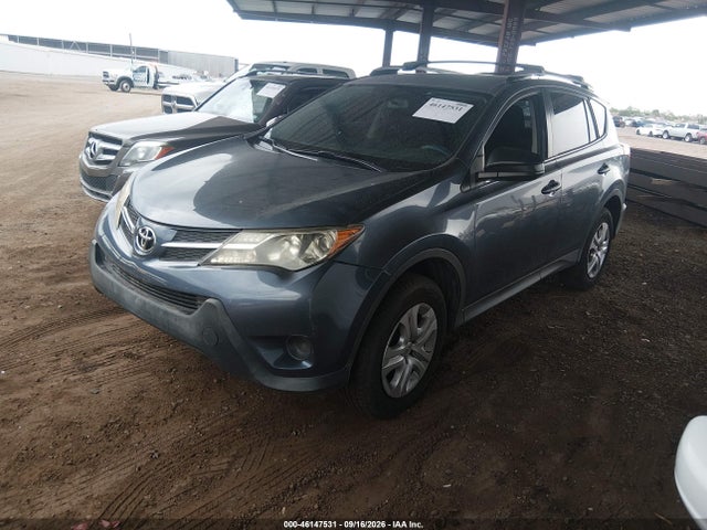 Toyota RAV4 LE 2014 JTMZFREV6ED027931 Image 2
