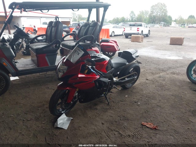 Suzuki GSX-R750 2014 JS1GR7MA5E2100293 Image 2