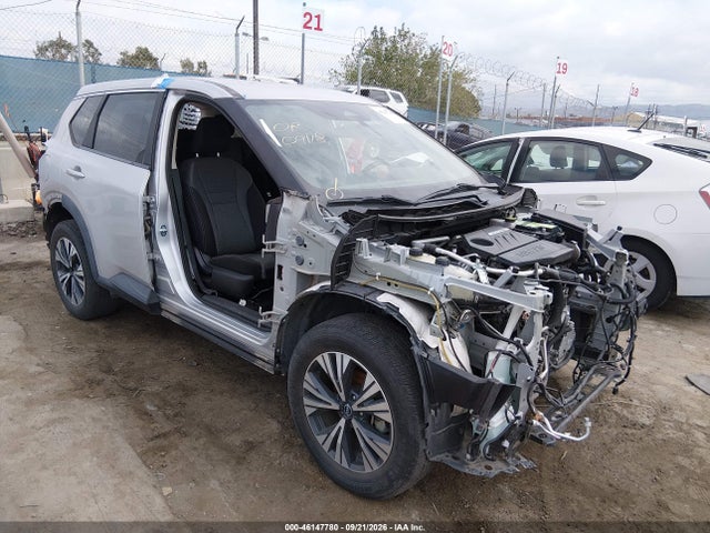 46147780 :رقم المزاد ، 5N1BT3BA1PC692653 vin ، 2023 Nissan Rogue Sv Fwd مزاد بيع