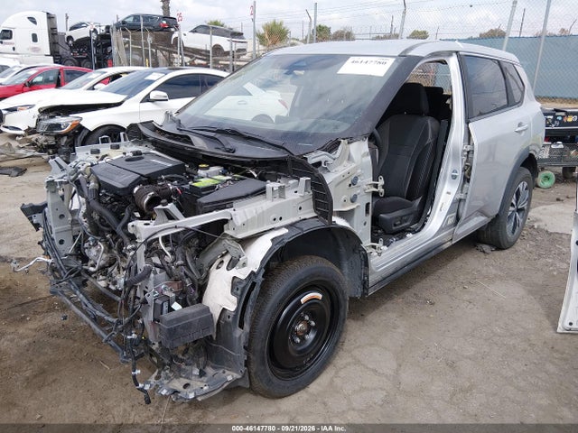46147780 :رقم المزاد ، 5N1BT3BA1PC692653 vin ، 2023 Nissan Rogue Sv Fwd مزاد بيع