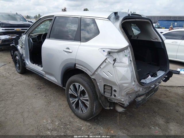 46147780 :رقم المزاد ، 5N1BT3BA1PC692653 vin ، 2023 Nissan Rogue Sv Fwd مزاد بيع