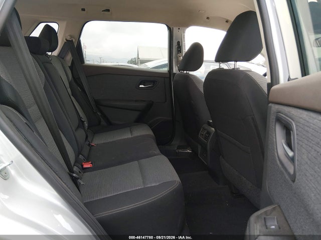 46147780 :رقم المزاد ، 5N1BT3BA1PC692653 vin ، 2023 Nissan Rogue Sv Fwd مزاد بيع