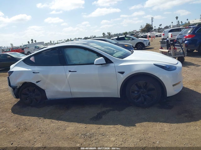Продаж на аукціоні авто 2024 Tesla Model Y Long Range Single Motor Rear-wheel Drive/rwd, vin: 7SAYGDED1RF168894, номер лоту: 46148009