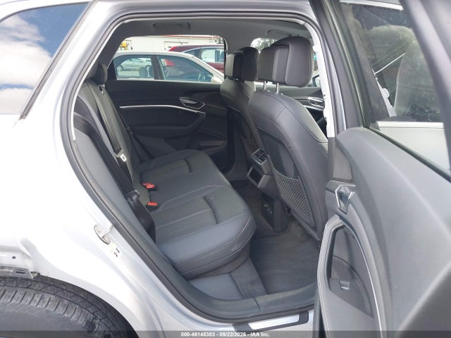 Aukcja sprzedaży 2022 Audi E-tron Premium Plus Quattro, vin: WA1LAAGE4NB025832, numer aukcji: 46148383
