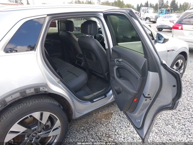 Aukcja sprzedaży 2022 Audi E-tron Premium Plus Quattro, vin: WA1LAAGE4NB025832, numer aukcji: 46148383