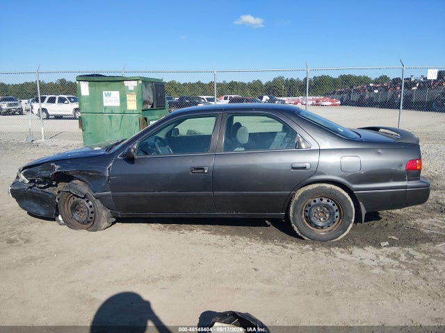 46148404 :رقم المزاد ، 4T1BF22K6YU942071 vin ، 2000 Toyota Camry Le V6 مزاد بيع