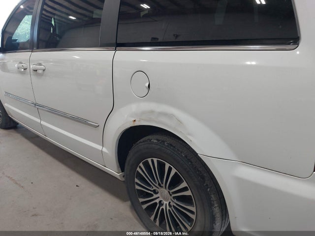Продажа на аукционе авто 2014 Chrysler Town & Country S, vin: 2C4RC1HG1ER332550, номер лота: 46148554