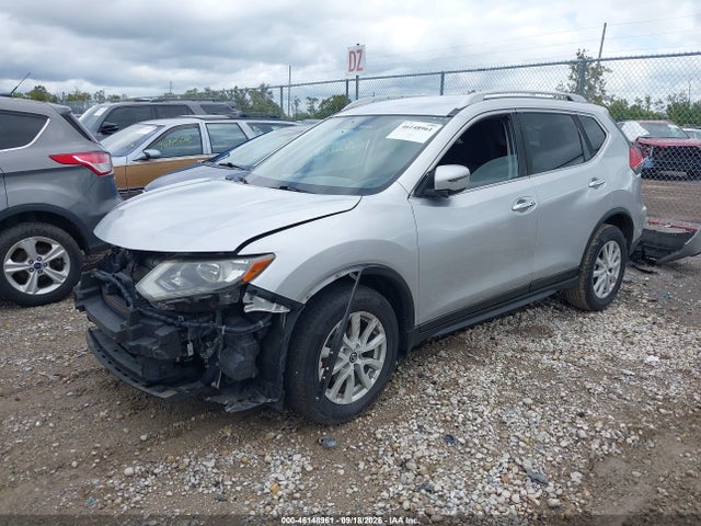 2017 Nissan Rogue Sv მანქანა იყიდება აუქციონზე, vin: JN8AT2MT7HW382701, აუქციონის ნომერი: 46148961
